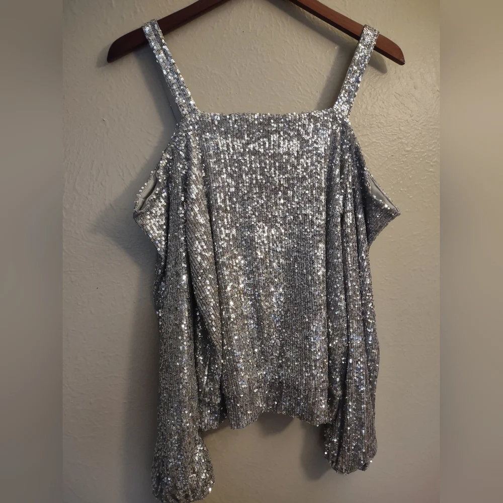 New Cable & Gauge Party Holiday Silver Sequin Cold Shoulder Blouse L - Picture 8 of 13